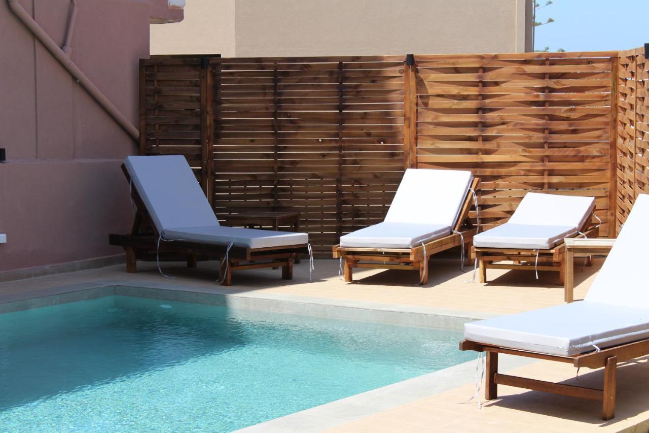 Mithos Premium Rooms Agia Marina Dış mekan fotoğraf
