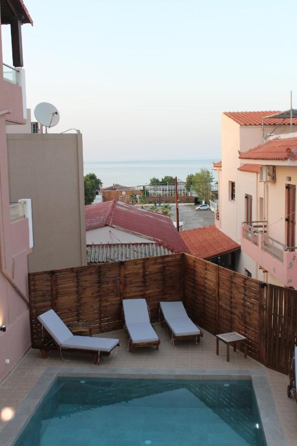 Mithos Premium Rooms Agia Marina Dış mekan fotoğraf