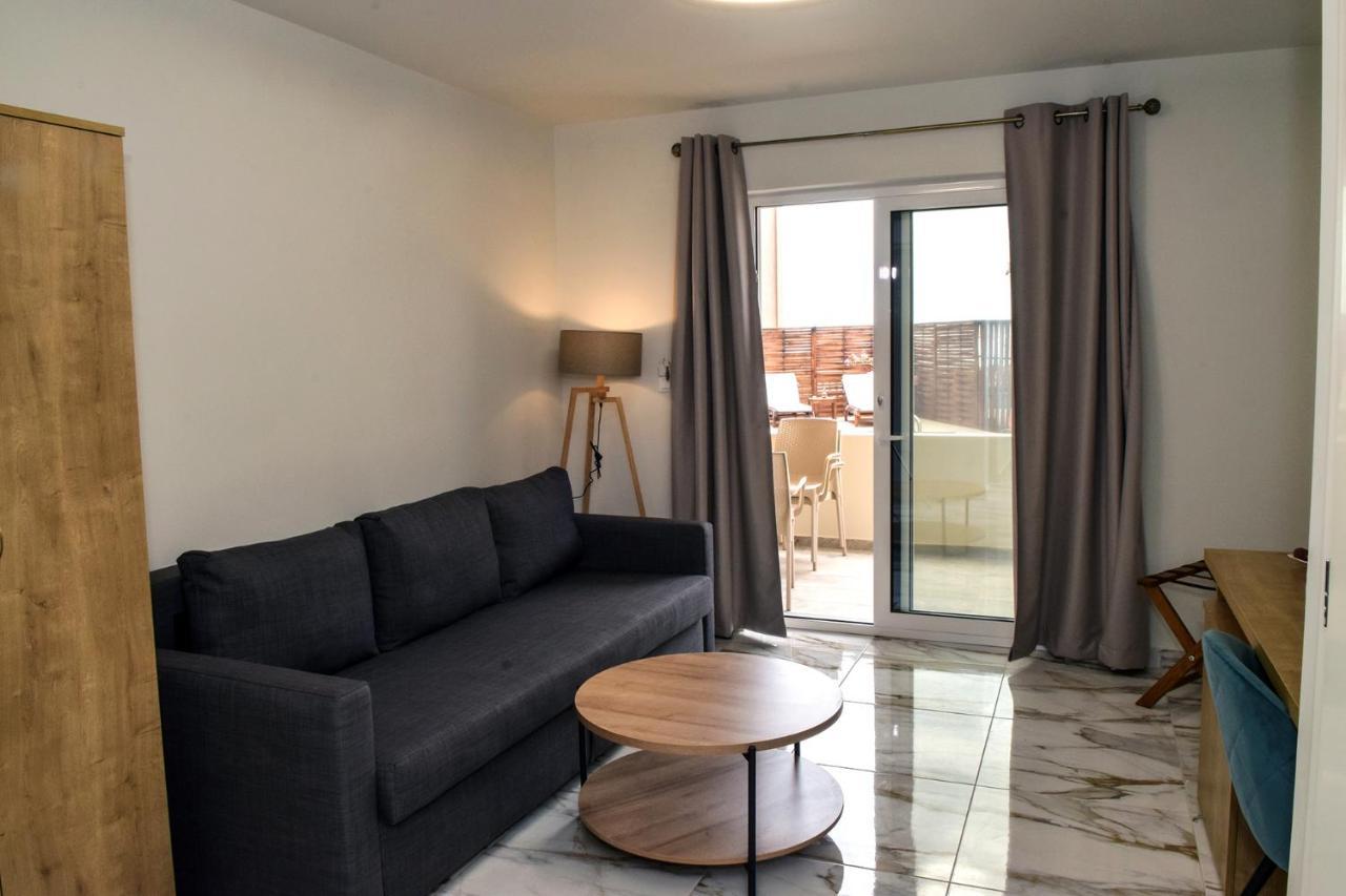 Mithos Premium Rooms Agia Marina Dış mekan fotoğraf