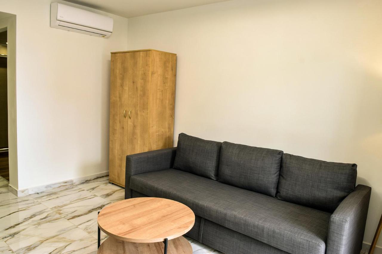 Mithos Premium Rooms Agia Marina Dış mekan fotoğraf