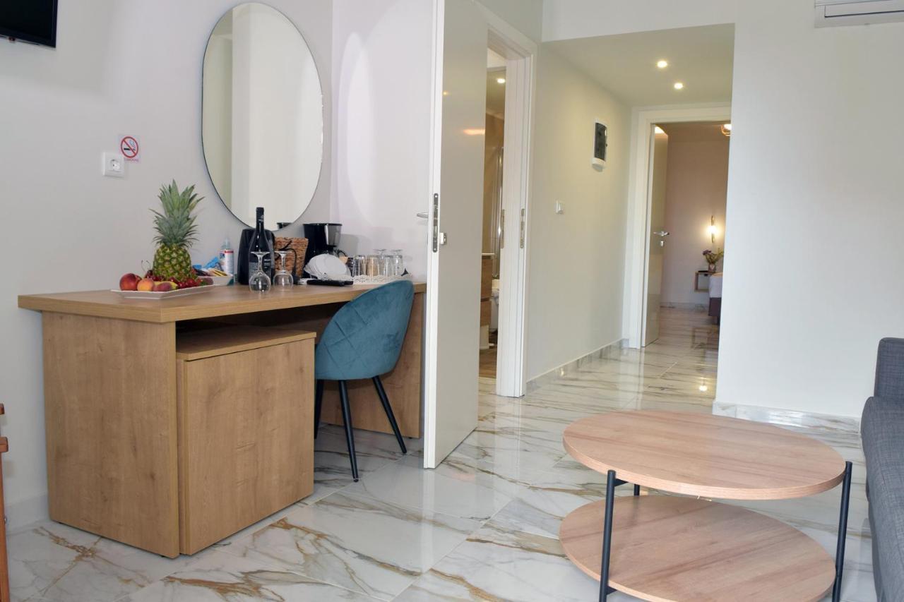 Mithos Premium Rooms Agia Marina Dış mekan fotoğraf