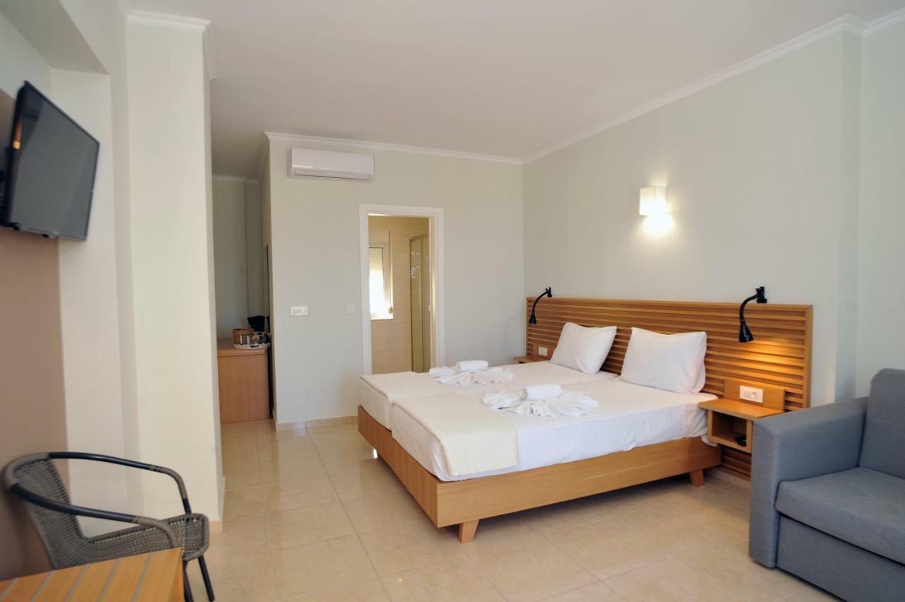Mithos Premium Rooms Agia Marina Dış mekan fotoğraf