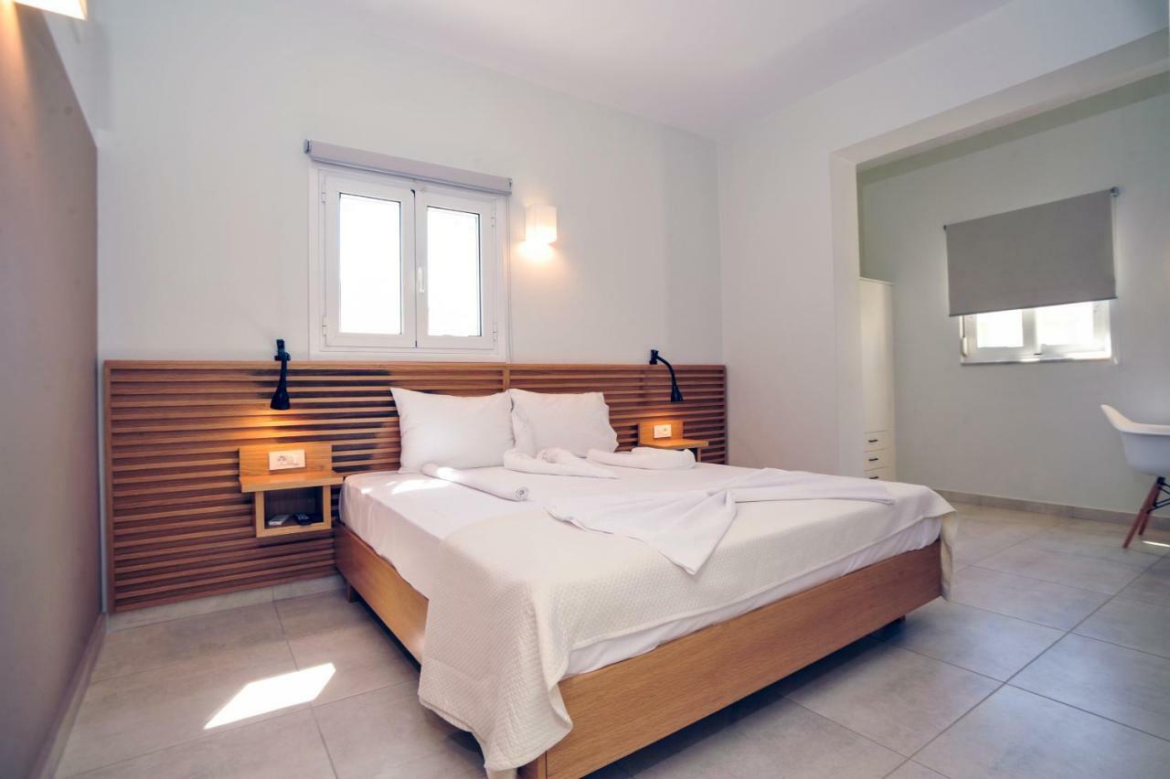 Mithos Premium Rooms Agia Marina Dış mekan fotoğraf