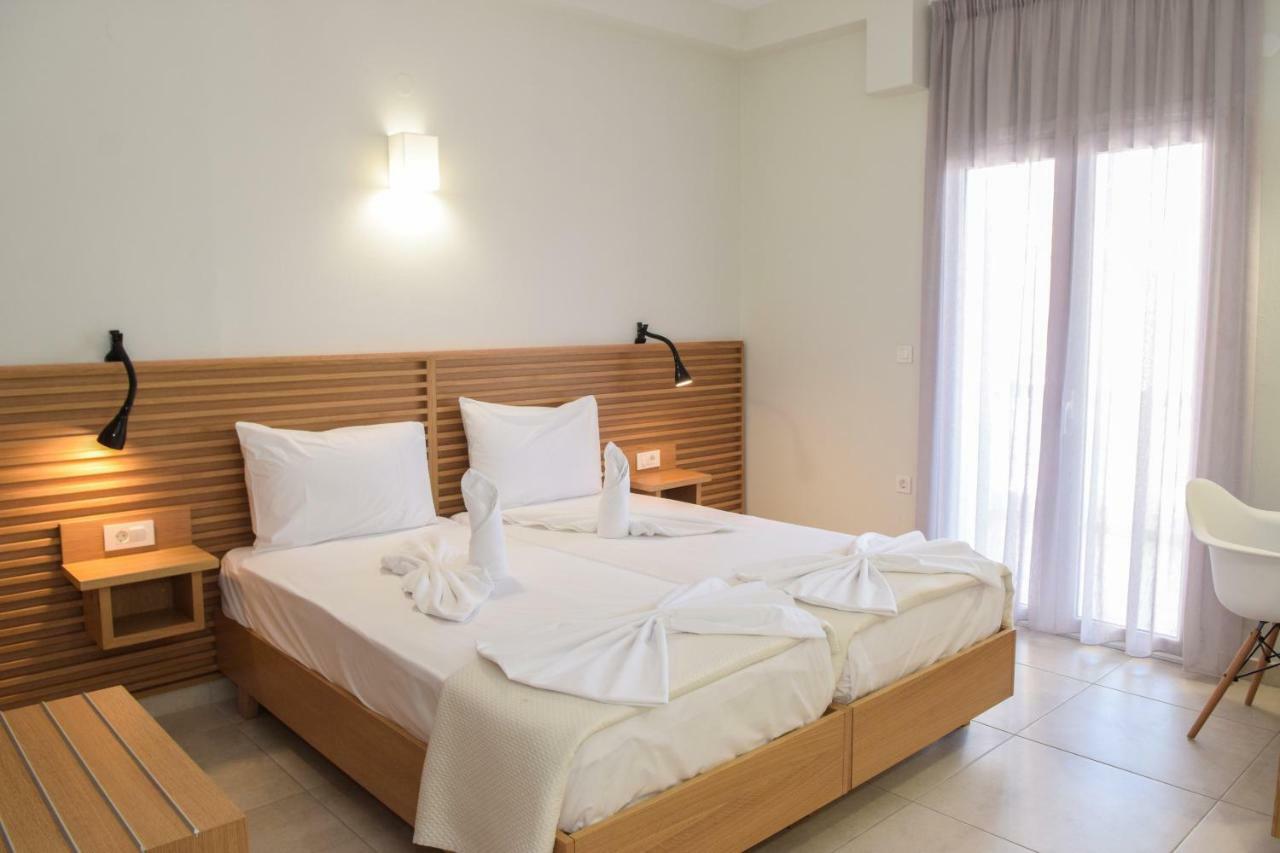 Mithos Premium Rooms Agia Marina Dış mekan fotoğraf