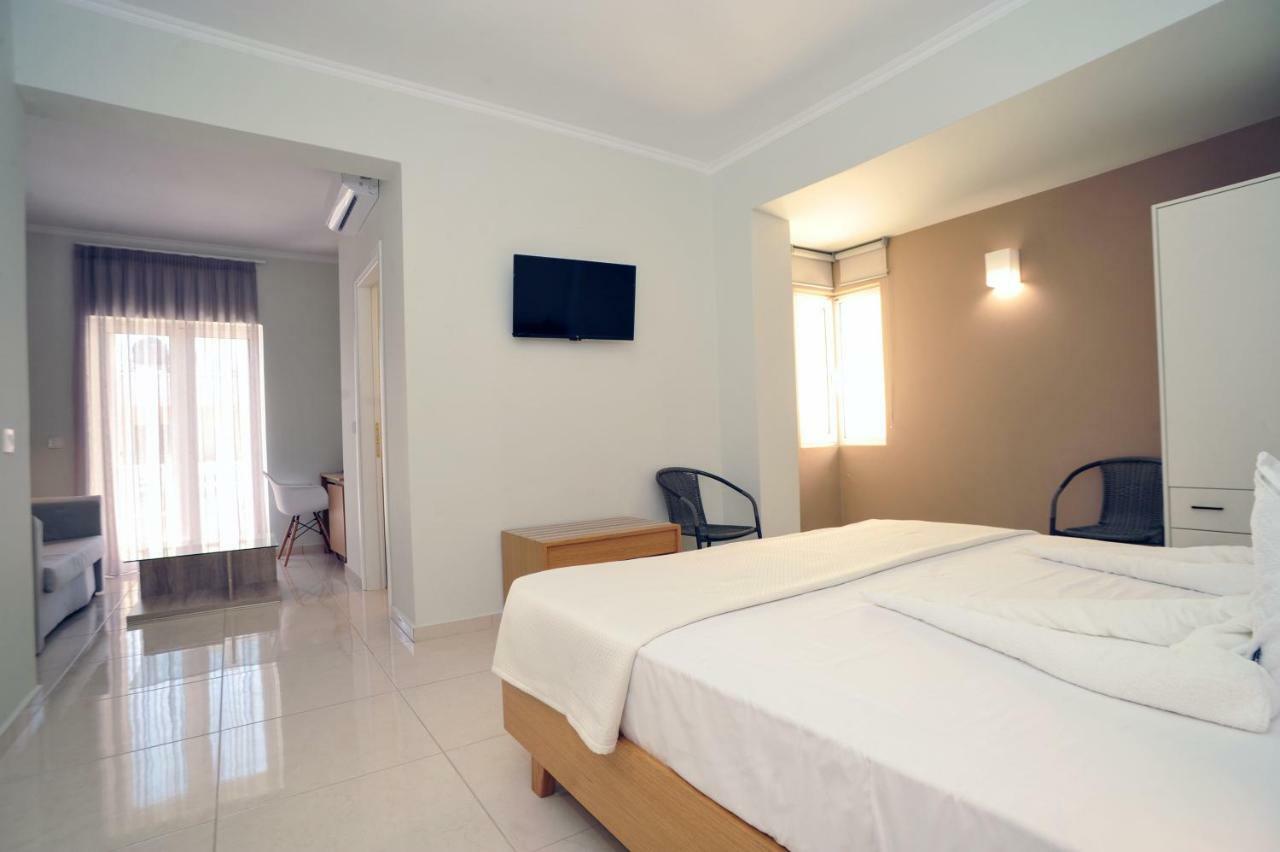 Mithos Premium Rooms Agia Marina Dış mekan fotoğraf