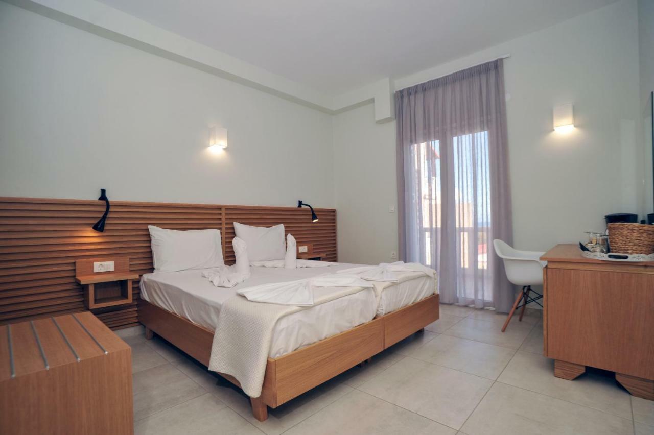 Mithos Premium Rooms Agia Marina Dış mekan fotoğraf