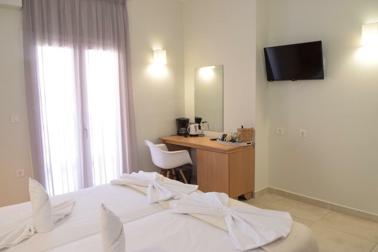 Mithos Premium Rooms Agia Marina Dış mekan fotoğraf