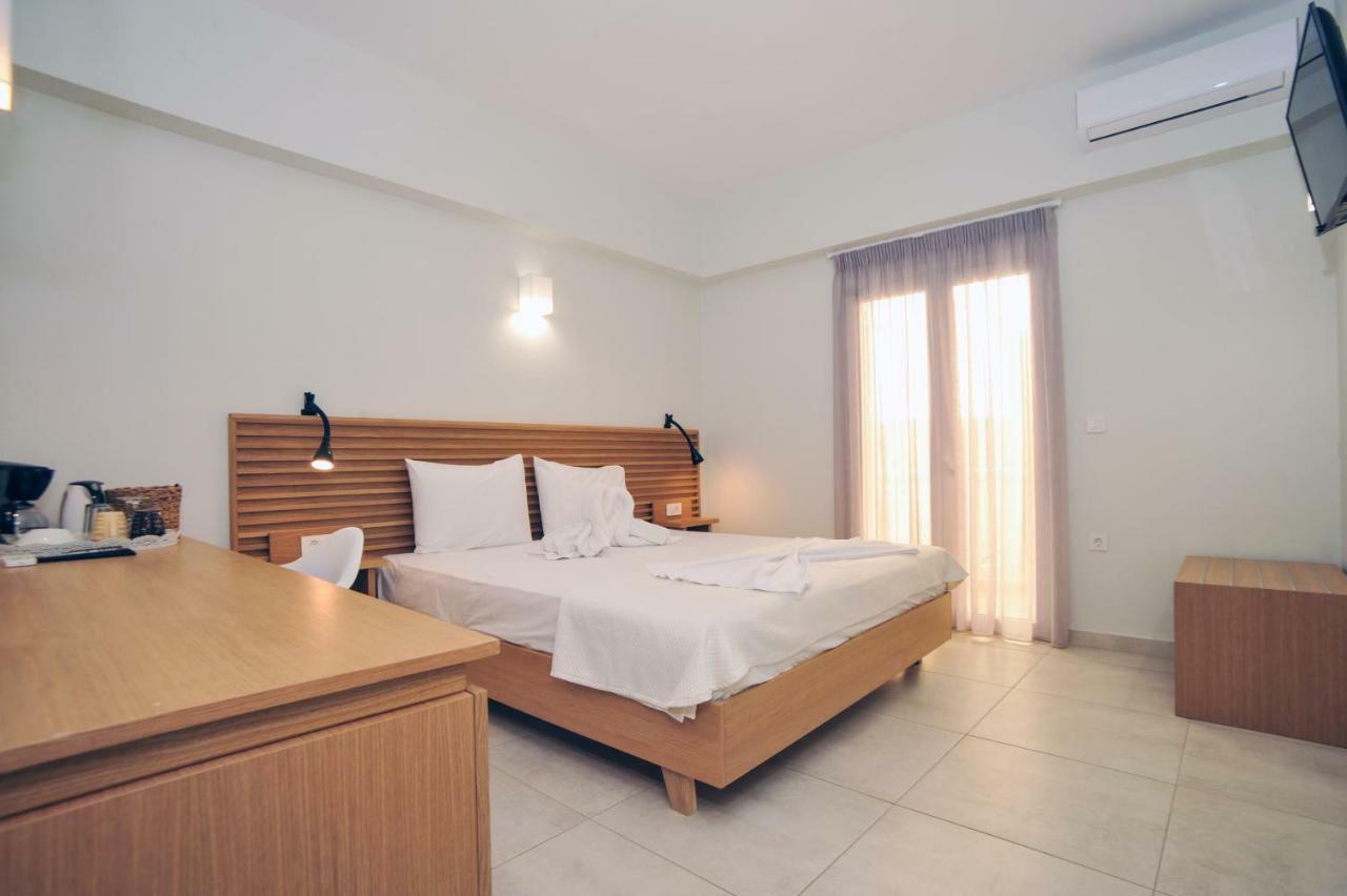 Mithos Premium Rooms Agia Marina Dış mekan fotoğraf