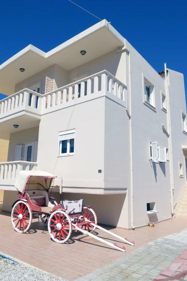 Mithos Premium Rooms Agia Marina Dış mekan fotoğraf
