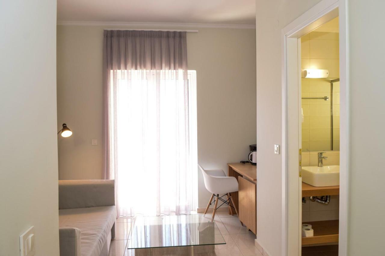 Mithos Premium Rooms Agia Marina Dış mekan fotoğraf