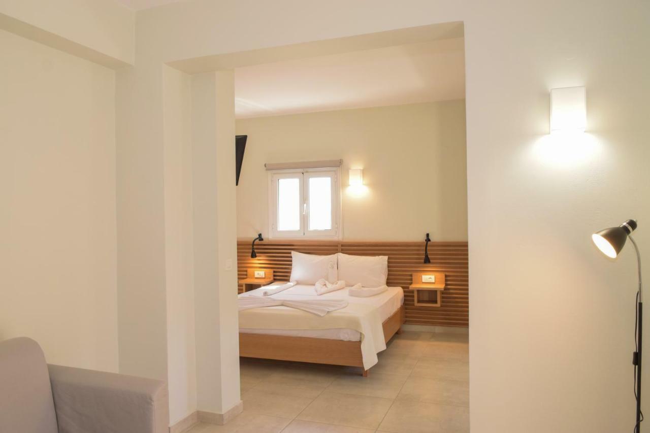 Mithos Premium Rooms Agia Marina Dış mekan fotoğraf