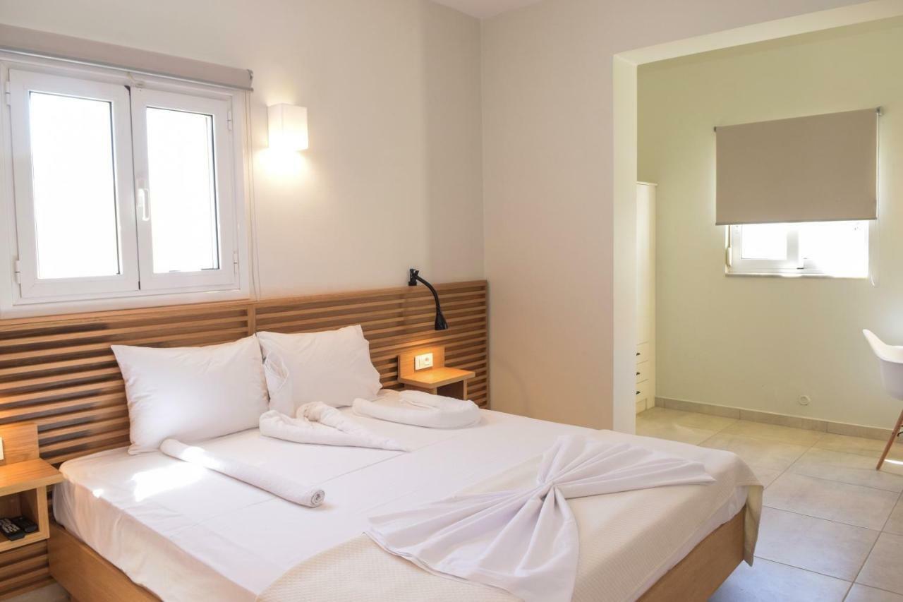 Mithos Premium Rooms Agia Marina Dış mekan fotoğraf