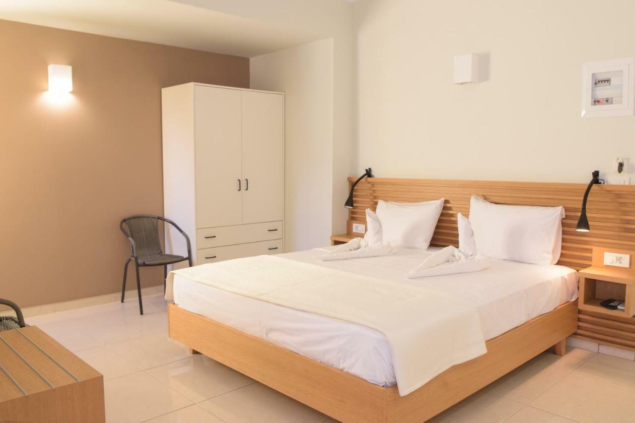 Mithos Premium Rooms Agia Marina Dış mekan fotoğraf