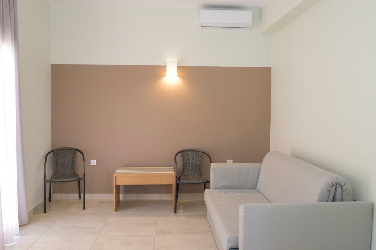 Mithos Premium Rooms Agia Marina Dış mekan fotoğraf