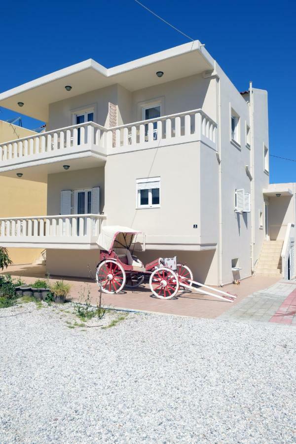 Mithos Premium Rooms Agia Marina Dış mekan fotoğraf
