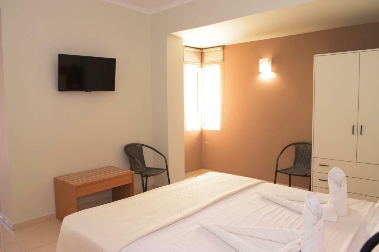Mithos Premium Rooms Agia Marina Dış mekan fotoğraf