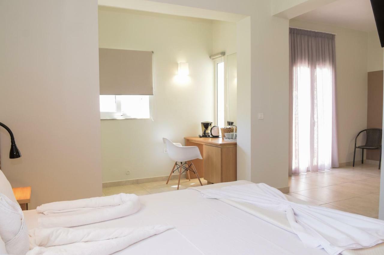 Mithos Premium Rooms Agia Marina Dış mekan fotoğraf